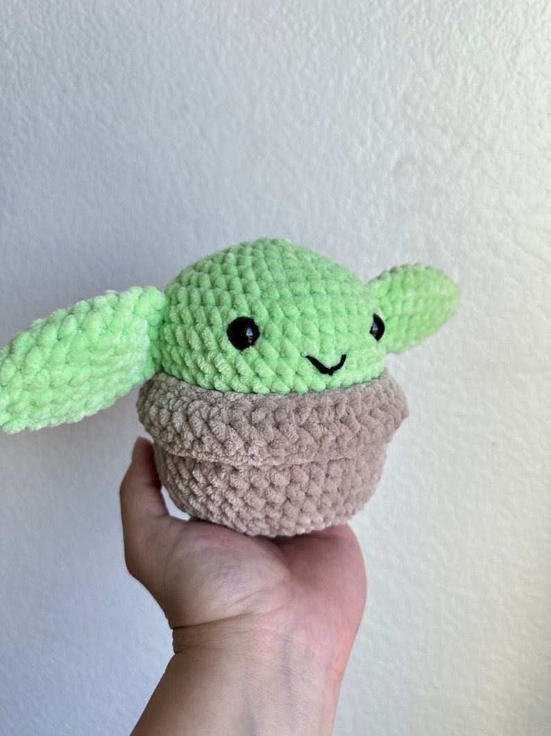 Handmade Crochet Baby Yoda Amigurumi Plush Toy Gift afbeelding 2