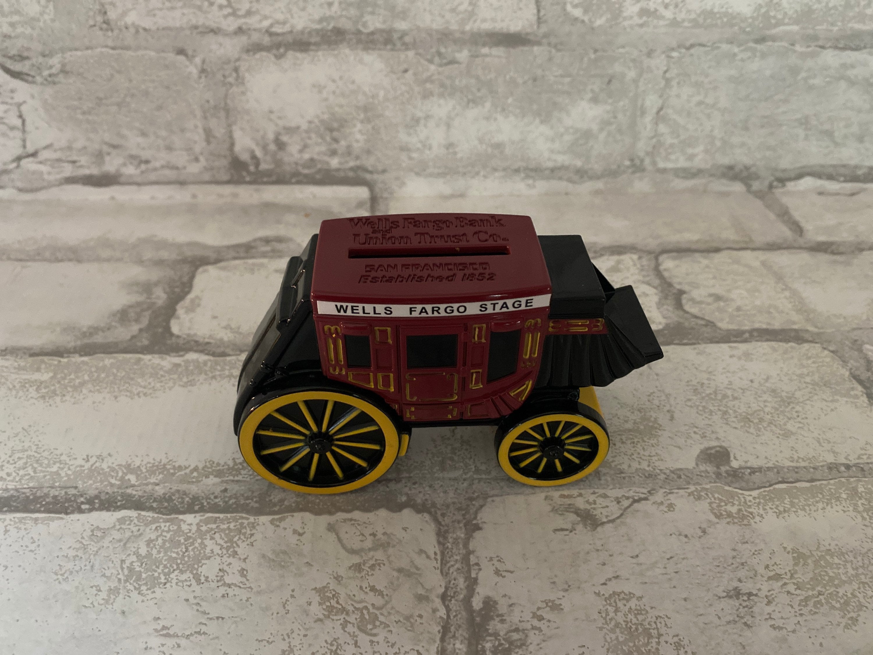 NEW WITH KEY! WELLS FARGO Stagecoach Metal Coin Bank Piggy Fast shipping 