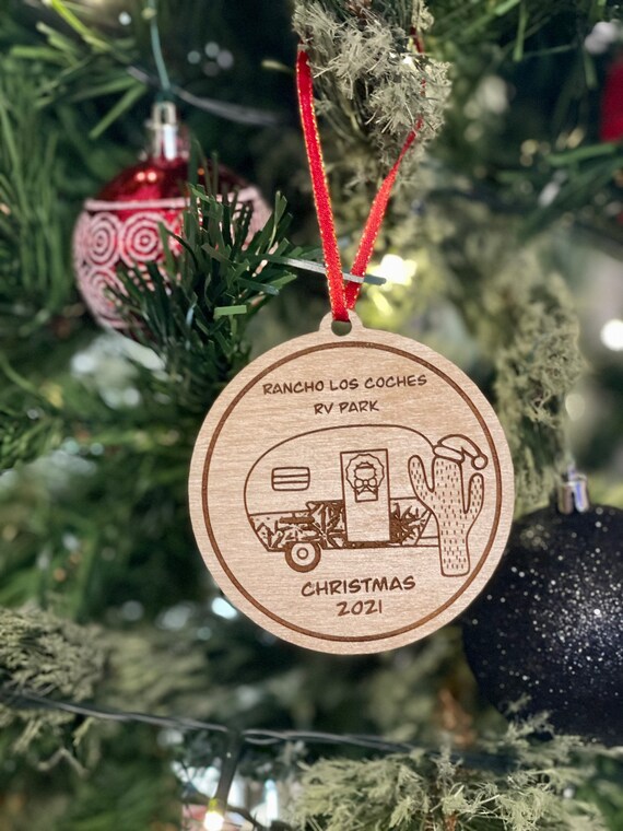 Vintage RV Camper mit Kaktus Weihnachtsbaum Benutzerdefinierte Name  Ornament | Personalisierte rustikale Holz gravierte Weihnachtsdekoration -  Etsy.de