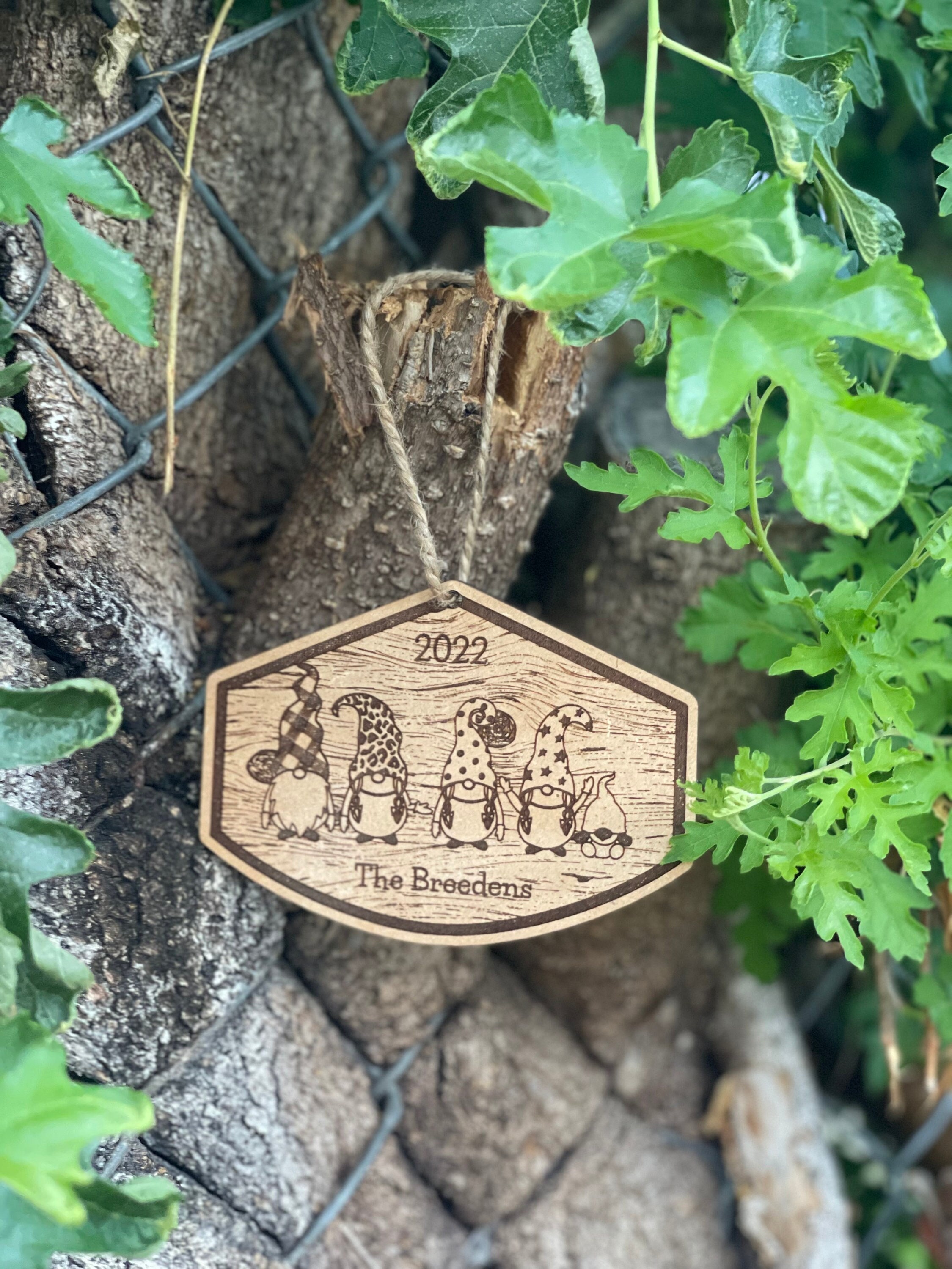 Décoration de Noël personnalisée pour famille et animal de compagnie | Souvenir personnalisé en bois gravé | Décoration rustique des Fêtes