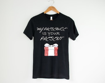 My Presence Is Your Present, Lustiges Weihnachtsshirt, Weihnachtsshirt, Weihnachts shirt, Plus Size Weihnachts T Shirt, Sarkastisches Weihnachtsshirt