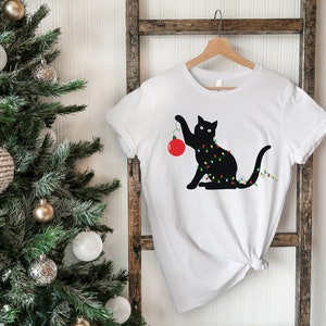 Meowy Christmas Shirt, Christmas Cat Tee, Cat Lover Shirt, Merry Christmas T-shirt, Cat Mom Gift, Christmas Animal T-shirt, Santa T-Shirt