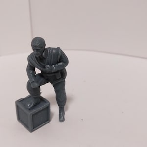 Half-Elf Rogue miniature