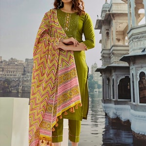 Grüner gerader Kurti-Set für Frauen mit Stickerei und Dupatta, 3-teiliger Kurti-Set, Salwar Kameez, indische Frauen kleiden sich, Schiff nach USA UK
