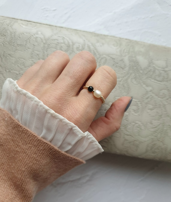 Elastischer Ring / Süßwasserperle / Onyx Schwarz