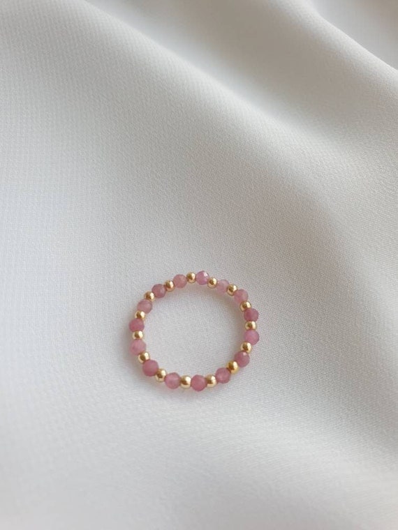 Elastischer Ring aus rosa Turmalinen, Heilsteinen, Boho Ring, Edelsteine, Stapelringe, rosa