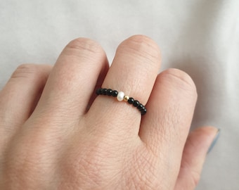 Elastischer Ring Achat / schwarz / Süßwasserperle
