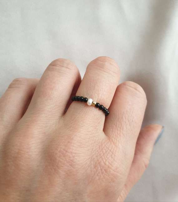 Elastischer Ring Achat / schwarz / Süßwasserperle
