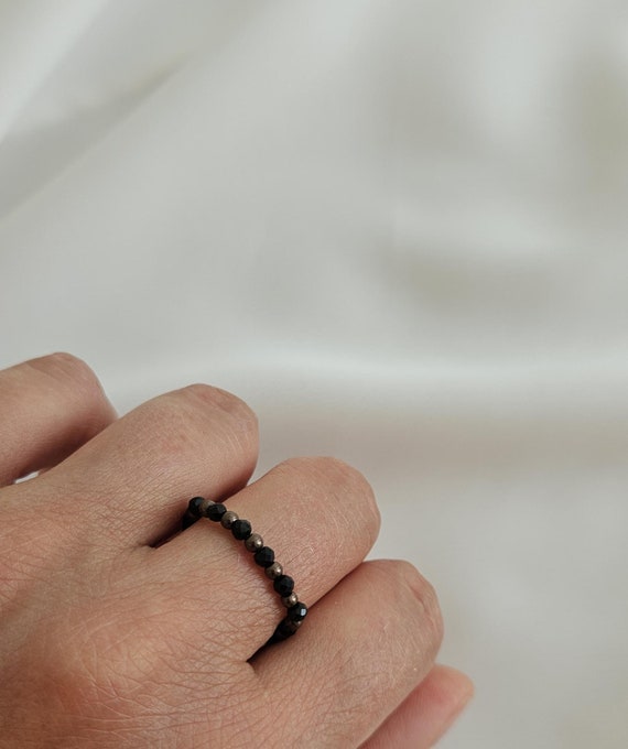 Elastischer Ring aus Turmalin Schörl, Heilsteine, Edelsteine, Stapelringe, Schutzstein, Hämatit