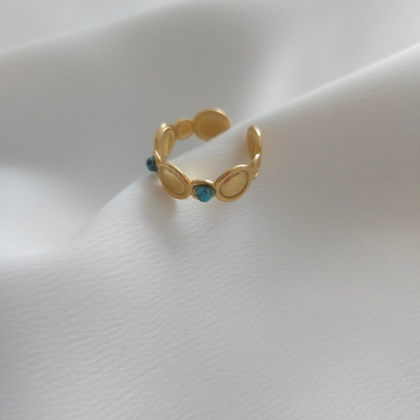 Edelstahl offener Ring mit zwei Howlith Perlen, offener Goldring, Heilsteine Türkis, Gold. Offener Vintage-Ring Aus Edelstahl