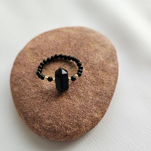Schwarzer Ring Achat, Heilsteine, elastisk, schwarz, guld, boho Ring