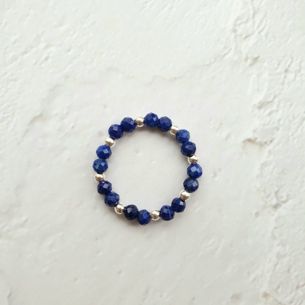 Lapislazuli Elasteinring / Stretch Ring / facettierte Lapislazuli Steine / blauer Ring /