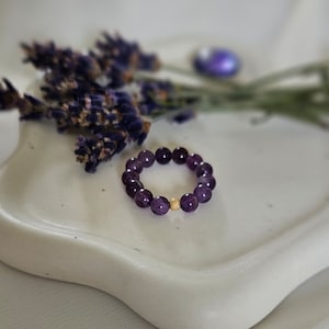 Elastischer Amethyst Ring, Gold filled Perle, Edelsteine, Heilsteine, Gold filled ,lila Ring