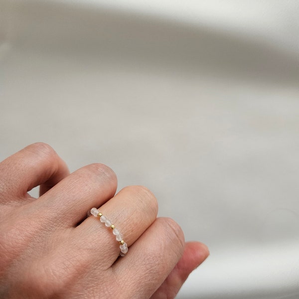 Rosenquarz elastischer Ring, Edelstein, Heilsteine, Stein der Liebe, minimalistisch
