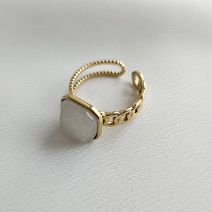 Edelstahl offener Goldring mit Milchquarz Stein, eleganter Ring, Chic,