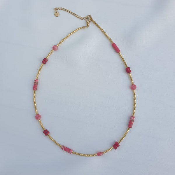 Sommerliche Perlenkette aus Natursteinperlen Jasper, Korallen, Rhodochrosit, rosa, rot Gold, bunter Schmuck