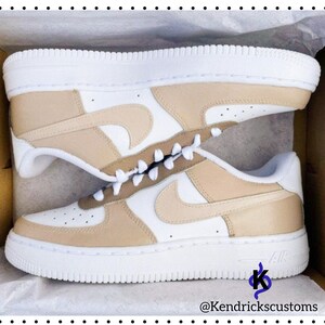 Custom Air Force 1&#39;s Beige brown bock Design