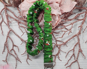 Green Santa Bee Scrunchie Lanyard, Fun Holiday Santa Hat Bumble Bee Stretchy Scrunched Lanyard, Cute Gift Ideas, Badge and Key Holder