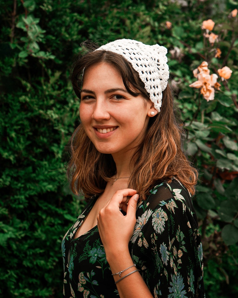 Vintage Style Crochet Head Bandana / Handmade Crochet Bandana / Bandana with flowers image 2