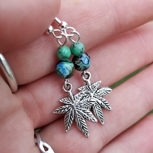 Pendientes hechos a mano con dijes de piedras preciosas de barita y variscita 420