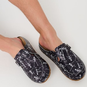 Skeleton Vegan Orthopedic Flat sole (inward pressing) and hollow sole (outward pressing) Suitable for indoor and outdoor use Unisex Slippers