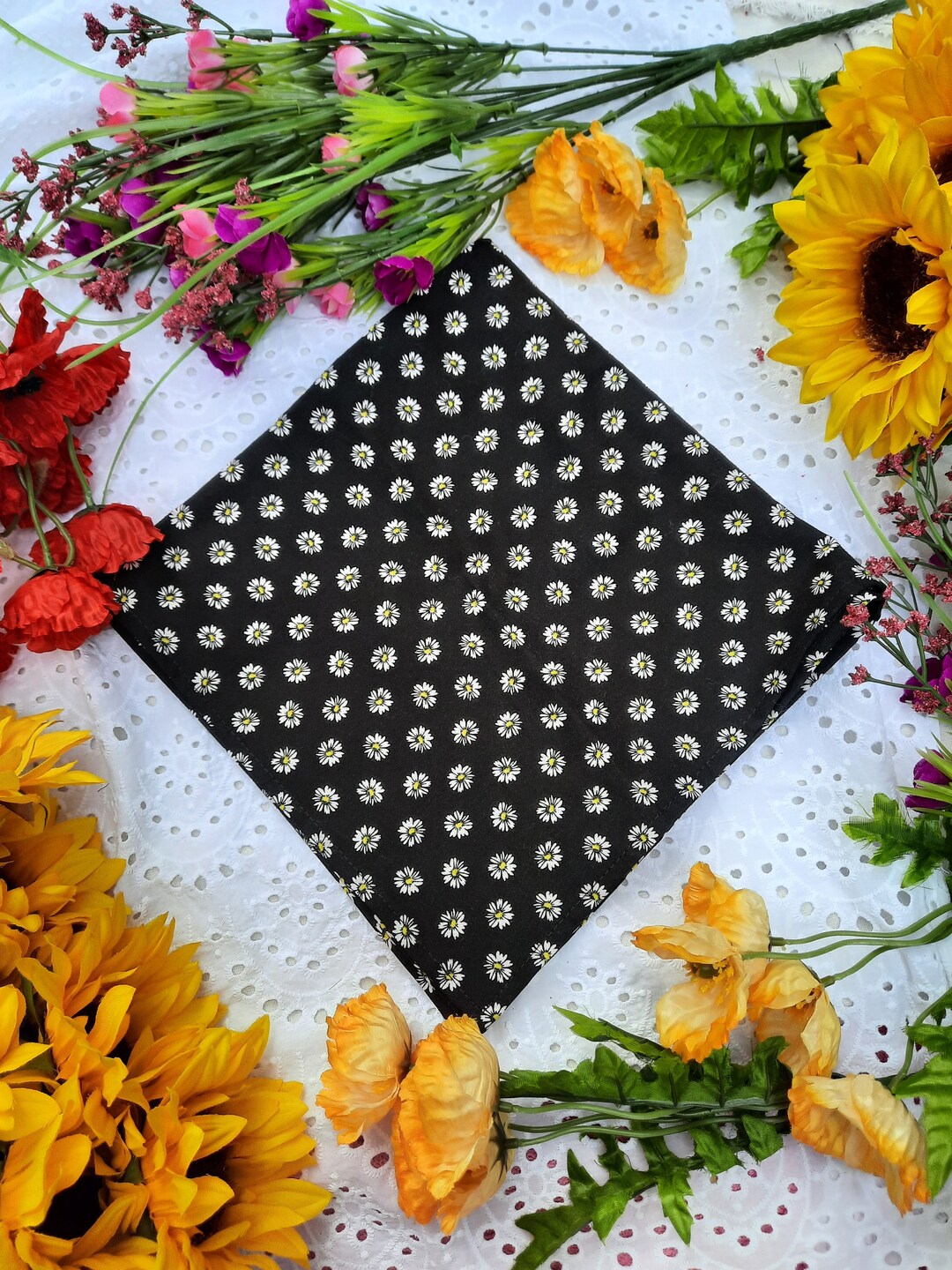 White Daisies Cottagecore Bandana Floral Handkerchief Vintage Retro