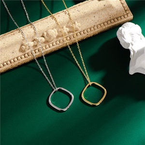 18K Gold Vermeil Offene Kreis Anhänger Halskette, zierliche Halskette, Winzige Runde Halskette, Karma Halskette, Minimal Halskette, Zierliche Halskette