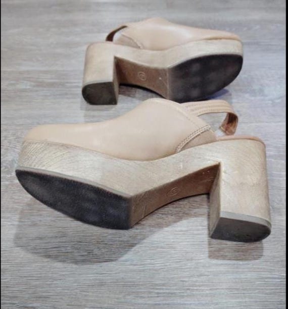 Universal Threads platform clog heels size 6 - image 5