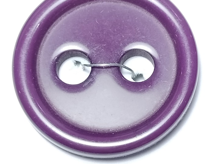 1 purple large vintage button 7/8"