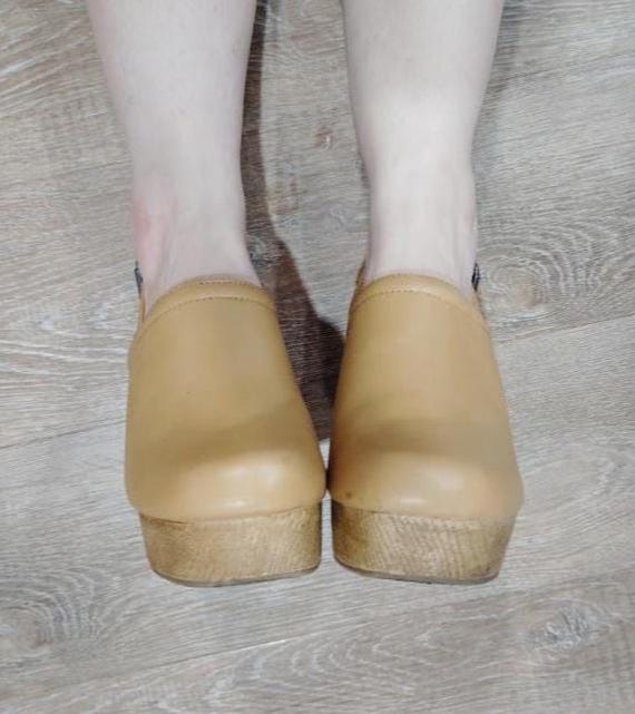 Universal Threads platform clog heels size 6 - image 9