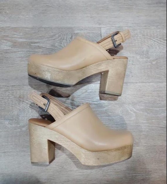 Universal Threads platform clog heels size 6 - image 2