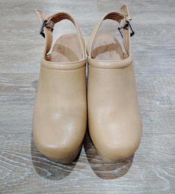 Universal Threads platform clog heels size 6 - image 7