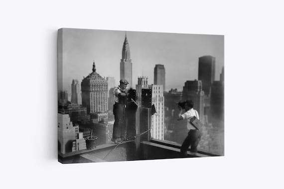 1930年 ニューヨークの超高層ビル、エンパイア・ステート・ビルの屋上