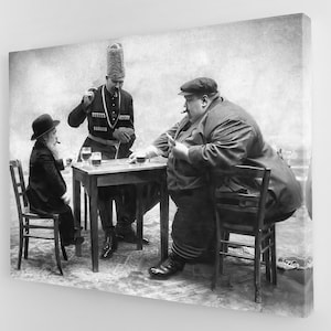 The Shortest, Tallest and Fattest Man playing cards, Circus, Freak show acts, Man Cave Den Canvas, images historiques, 1920, noir et blanc