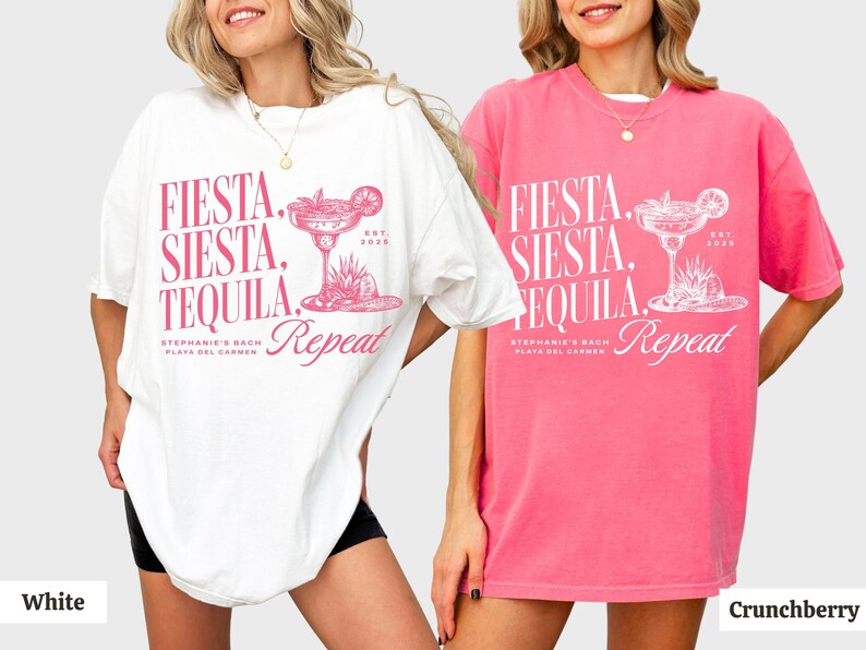 Puede incluir: Dos camisetas de gran tama&ntilde;o con un dise&ntilde;o gr&aacute;fico rosa que dice "Fiesta, Siesta, Tequila, Repeat" con una ilustraci&oacute;n de vaso de margarita. Una camiseta es blanca y la otra es rosa.