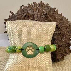 Green Carved Paw Tagua Nut and Açaí Seeds Bracelet