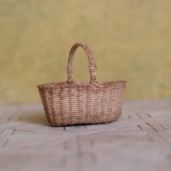 A dollhouse basket