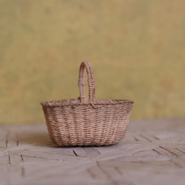 A dollhouse basket