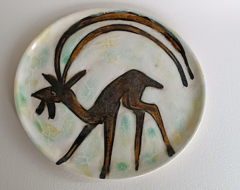 Assiette de collection en céramique par Jacques Marie, décor de cervidé, vintage, artisanat français, pièce unique
