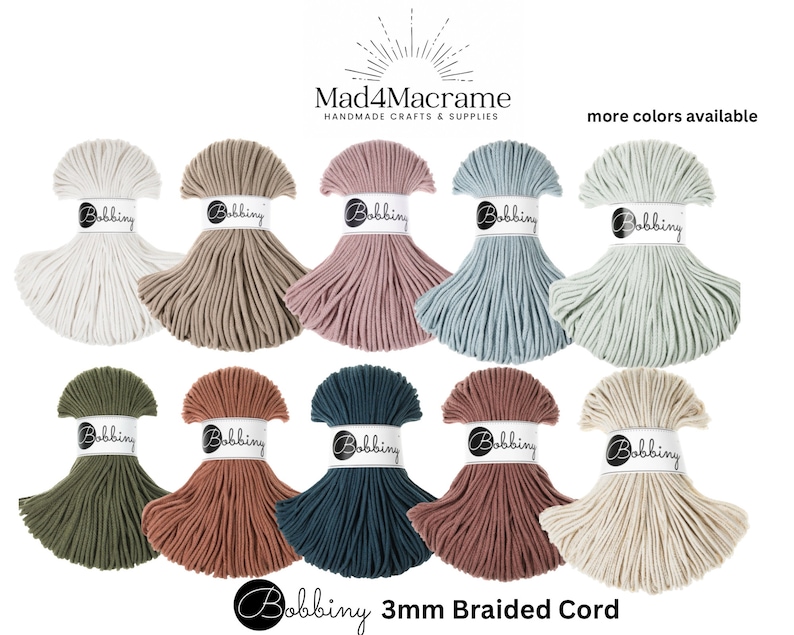 Puede incluir: Surtido de 10 carretes de cord&oacute;n trenzado de algod&oacute;n de 3 mm en varios colores, incluyendo blanco, beige, rosa, azul, verde, marr&oacute;n, verde azulado y crema. El cord&oacute;n est&aacute; etiquetado como "Bobbiny 3mm Braided Cord".