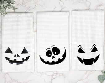 Jack-O-Lantern Face Kitchen Tea Towel | Halloween Gift for Hostess or Housewarming Party | Farmhouse Hand/Dish Towel | Fun AirBnb Home Decor