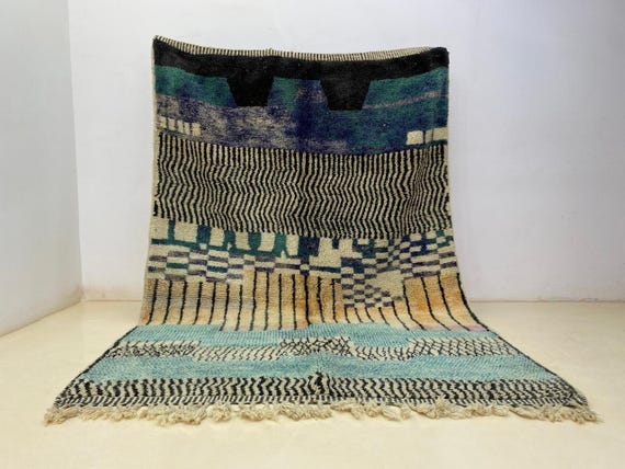 Moroccan Wool Rug: Handwoven Atlas Mountain Design