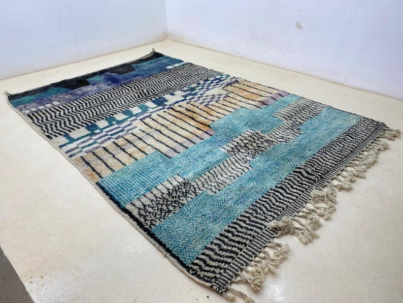 Alfombra marroquí de lana: diseño tejido a mano de las montañas del Atlas. imagen 11