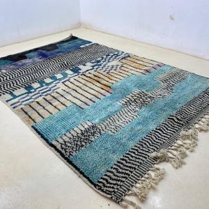 Alfombra marroquí de lana: diseño tejido a mano de las montañas del Atlas. imagen 13