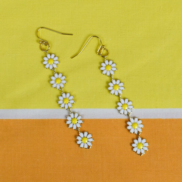 Daisy Dangle Earrings|Daisy Chain Earrings|Minimal Earrings|Delicate Earrings|Summer Style|Boho Style|Wedding Guest|Birthday Gift for Women