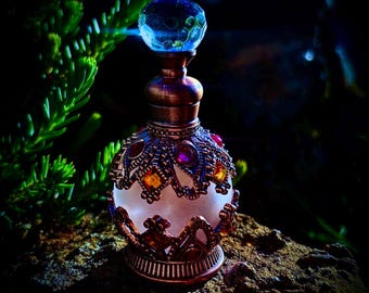 HECATE Eau de parfum, goddess, serpent, magic, witch, ancient Greece, ritual, vegan, fragrance, vial, witchy, dark feminine, mythology