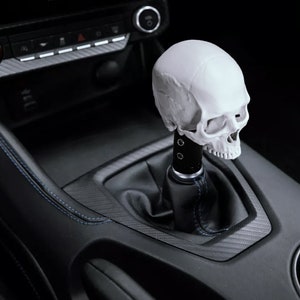 International Skull Shifter Knob - Pommeau de levier de vitesses personnalisé pour voitures, camions, hot rods et boîtes de vitesses manuelles