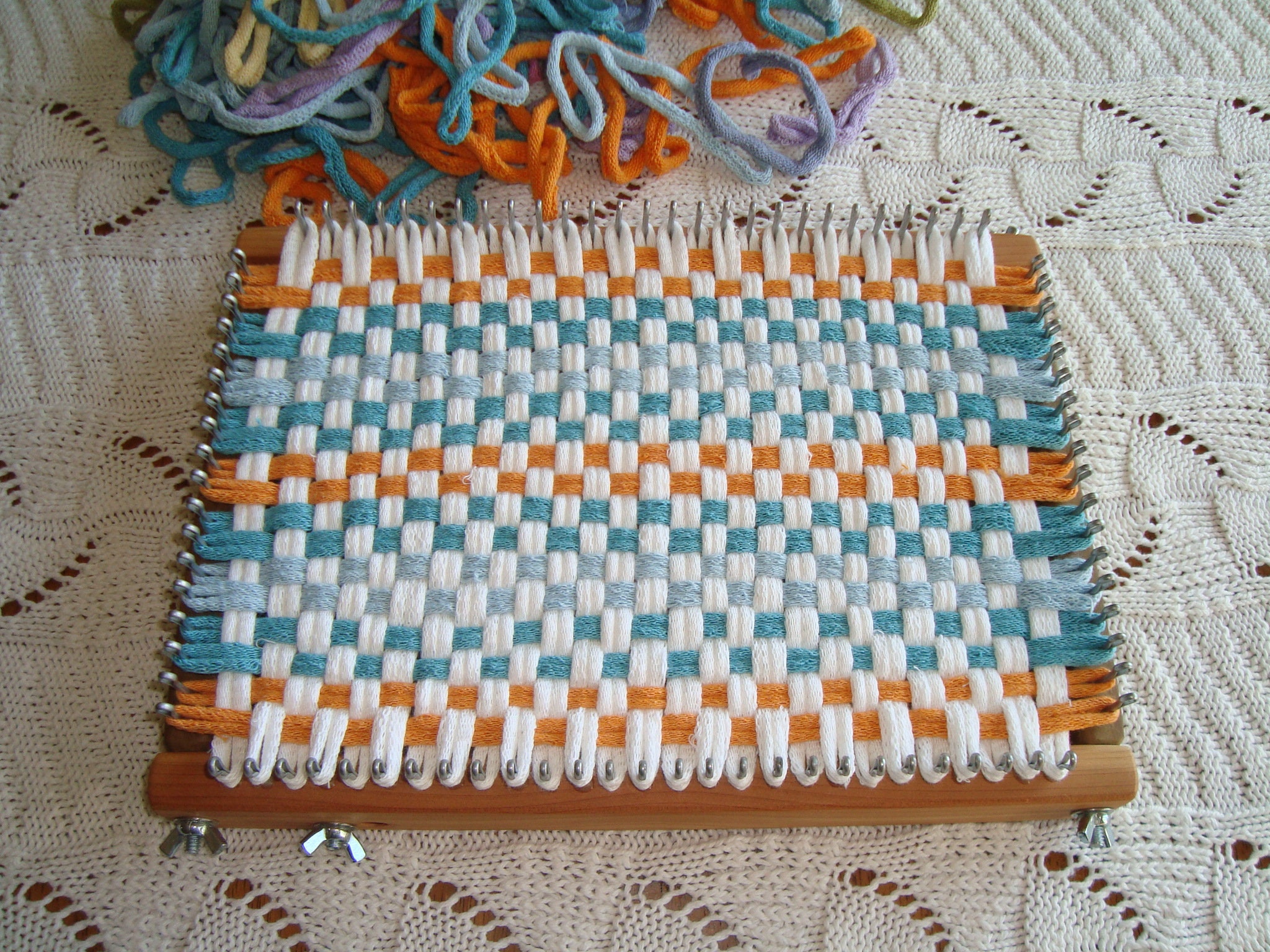 Let's Weave Again – Revisiting the Potholder Loom
