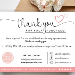 以下が含まれることがあります： ピンクのハートのデザインが施されたサンキューカード。カードには「ご購入ありがとうございます！」と書かれており、次回の購入で15％割引になるクーポンコードが記載されています。カードには、企業の連絡先情報も記載されています。