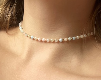 Gargantilla CELESTIAL de morganita con perlas redondas naturales, cuentas espaciadoras bañadas en oro de 18k, 32-39 cm de largo, hecha a mano.